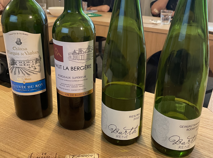 愛(ài)醇公司在法國巴黎舉行小型品酒會(huì )